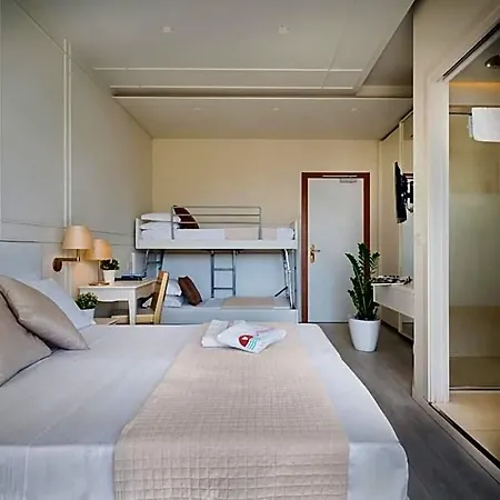 Universal Hotel 3*
